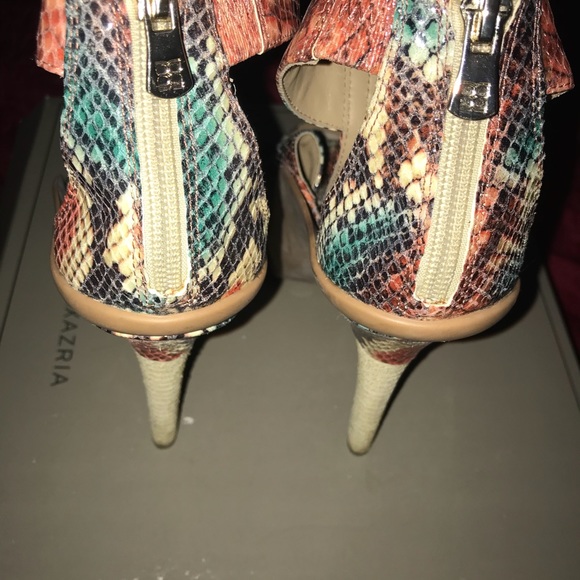BCBG Multicolored snake skin platform sandals! - Picture 4 of 6